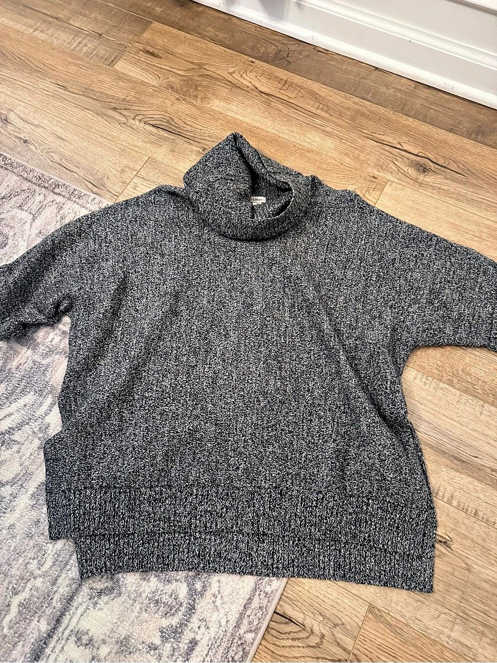 J.Crew Women's Speckled Turtleneck Sweater Size Medium Like New